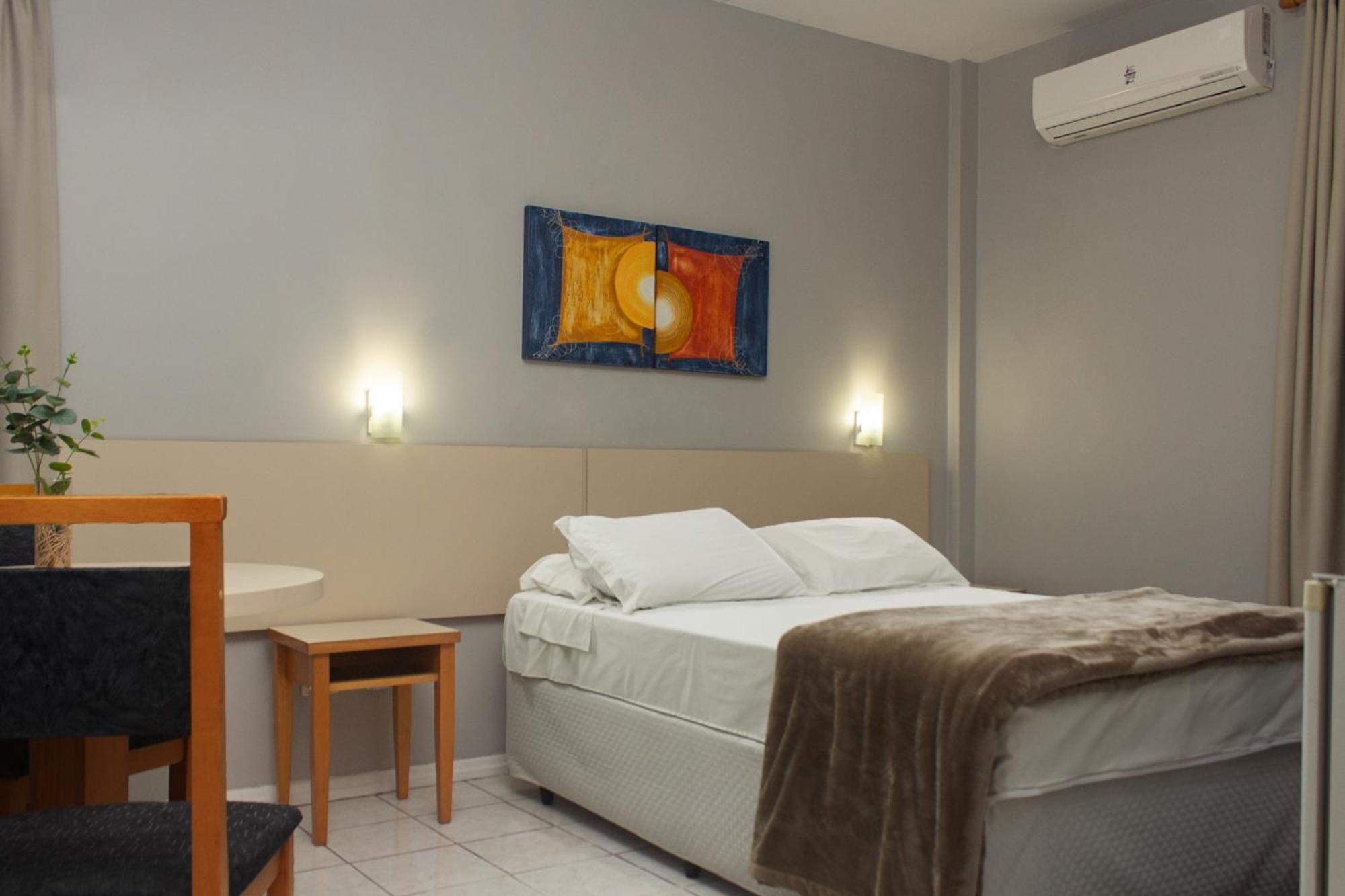 Hotel Cavera 阿莱格雷特 外观 照片